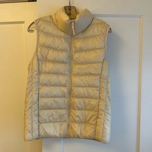 Uniqlo Women's Puffer Vest in Cream